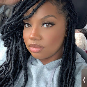 Meet your Posher, Janel